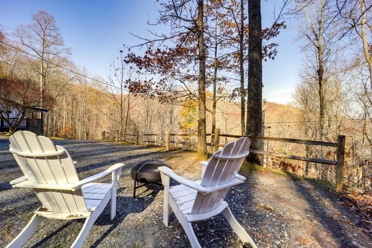 Pet-Friendly Spruce Pine Cabin With Private Fire Pit Bagian luar foto