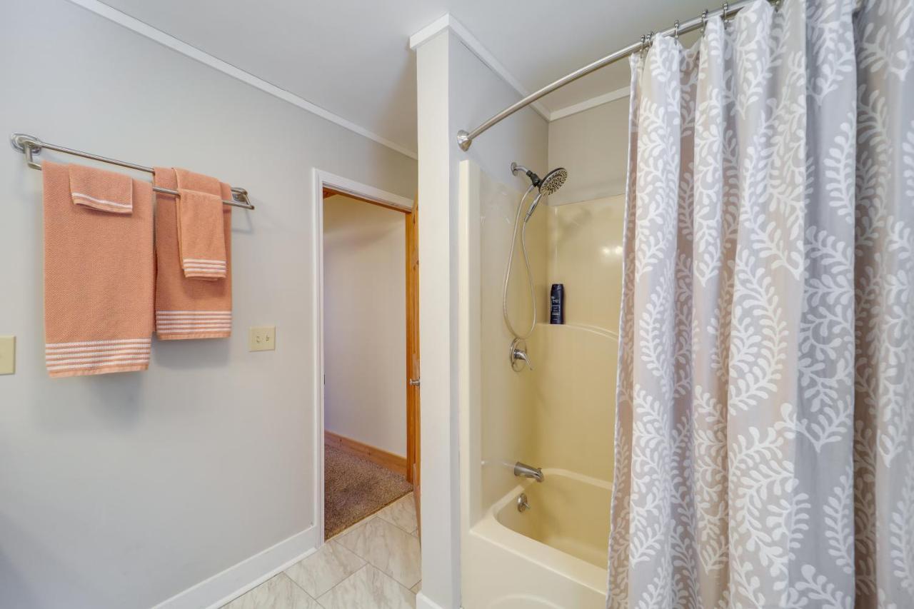 Pet-Friendly Spruce Pine Cabin With Private Fire Pit Bagian luar foto