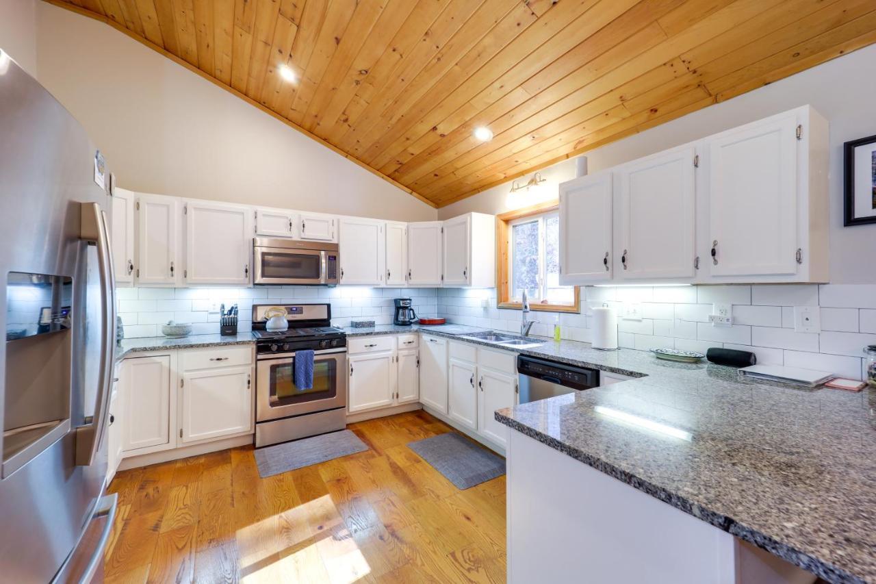 Pet-Friendly Spruce Pine Cabin With Private Fire Pit Bagian luar foto