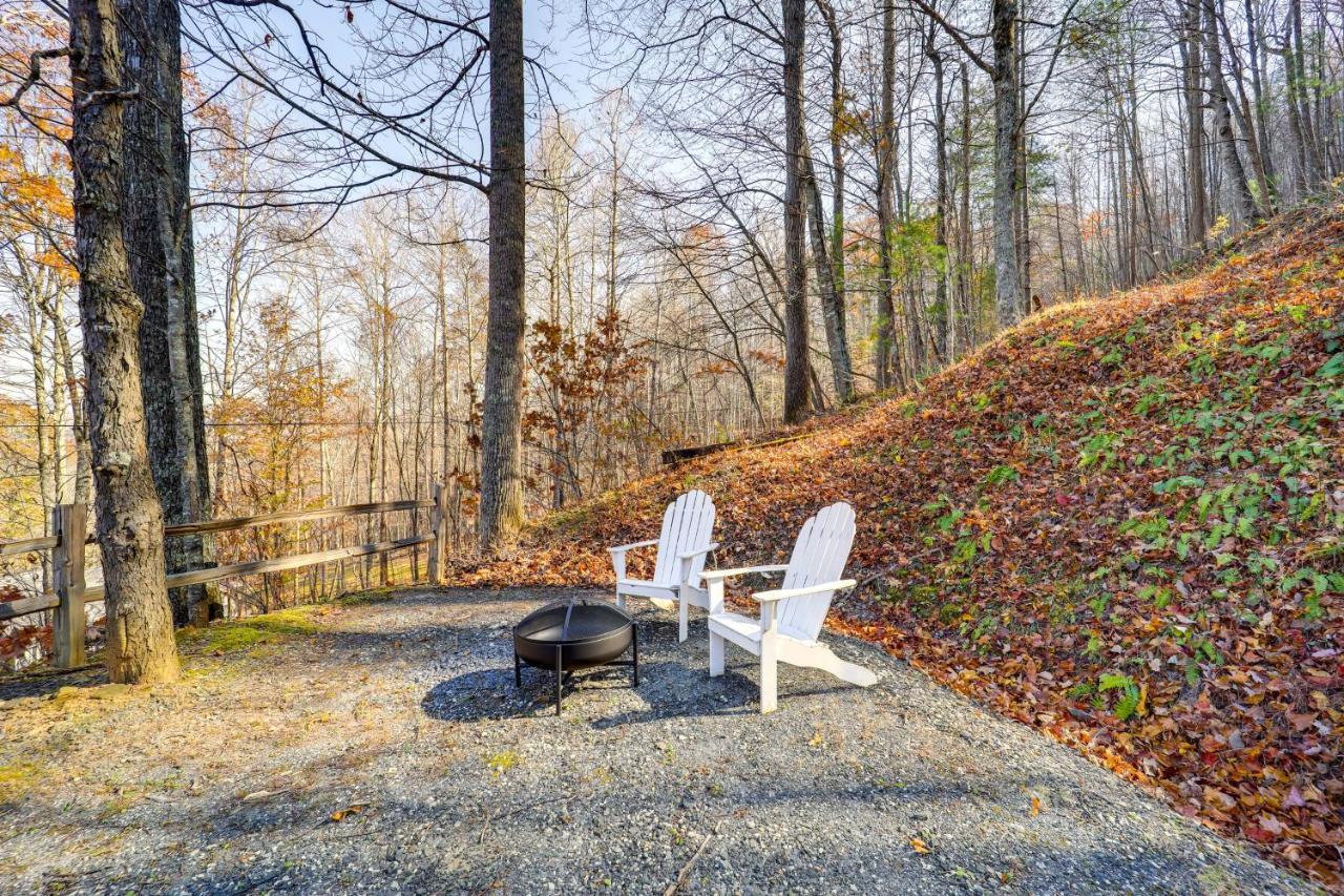 Pet-Friendly Spruce Pine Cabin With Private Fire Pit Bagian luar foto