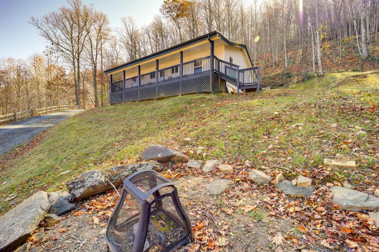 Pet-Friendly Spruce Pine Cabin With Private Fire Pit Bagian luar foto