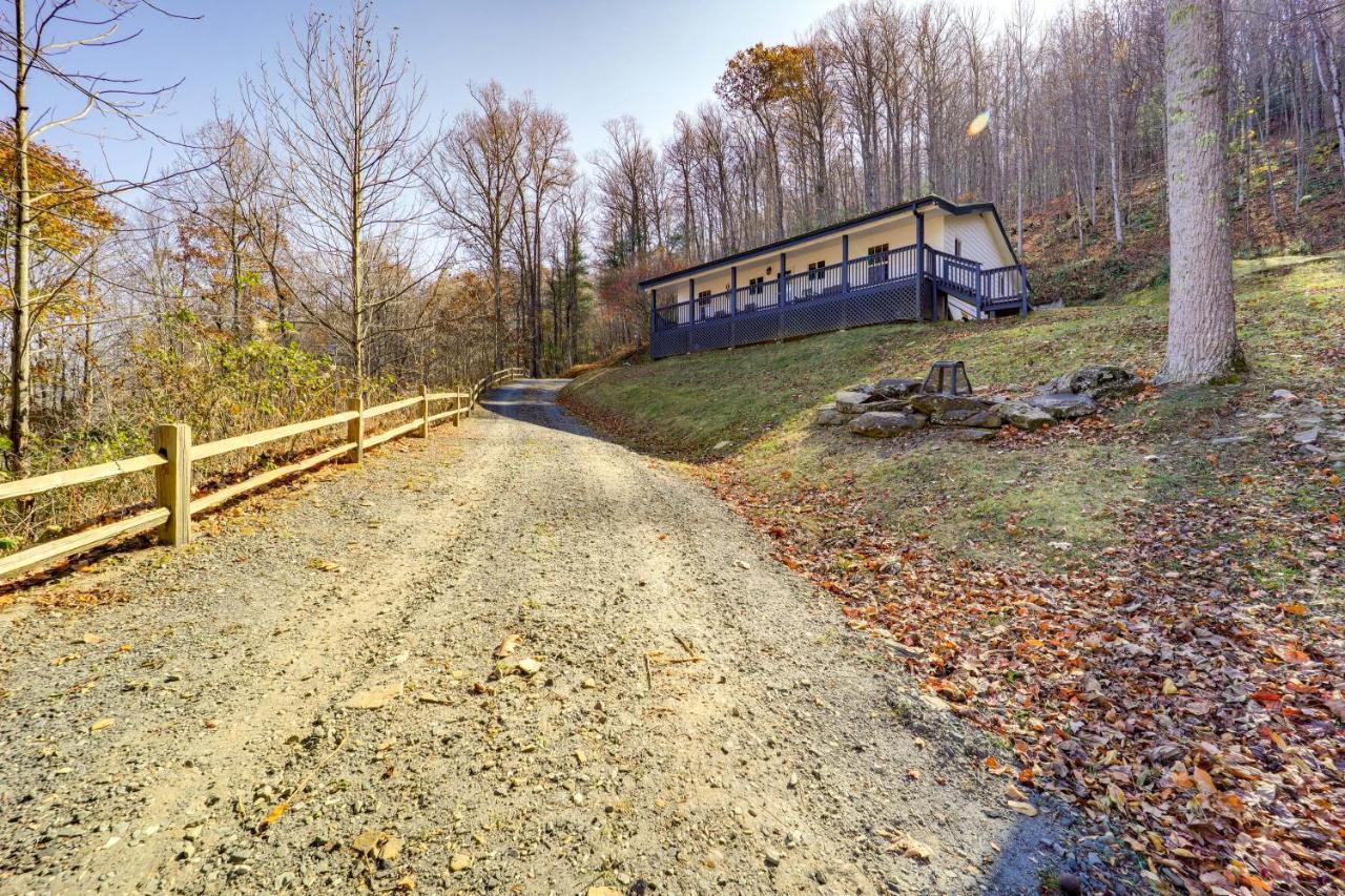 Pet-Friendly Spruce Pine Cabin With Private Fire Pit Bagian luar foto