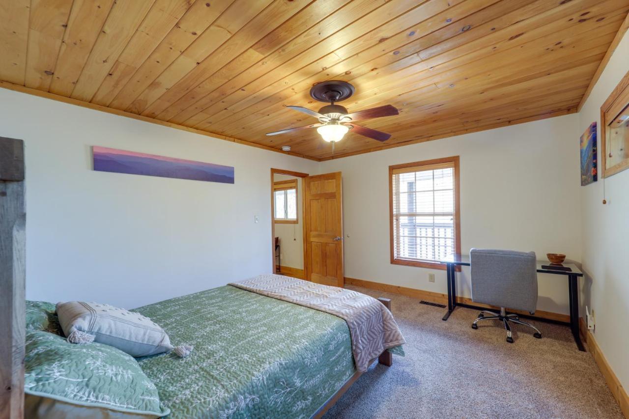Pet-Friendly Spruce Pine Cabin With Private Fire Pit Bagian luar foto