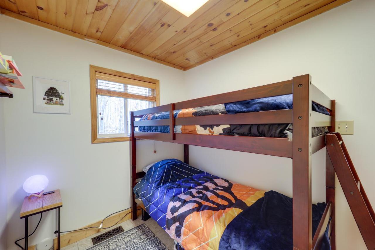 Pet-Friendly Spruce Pine Cabin With Private Fire Pit Bagian luar foto